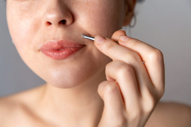A,Young,Woman,Plucks,Her,Hair,Over,Her,Upper,Lip